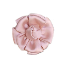 Elegant dog collar decoration